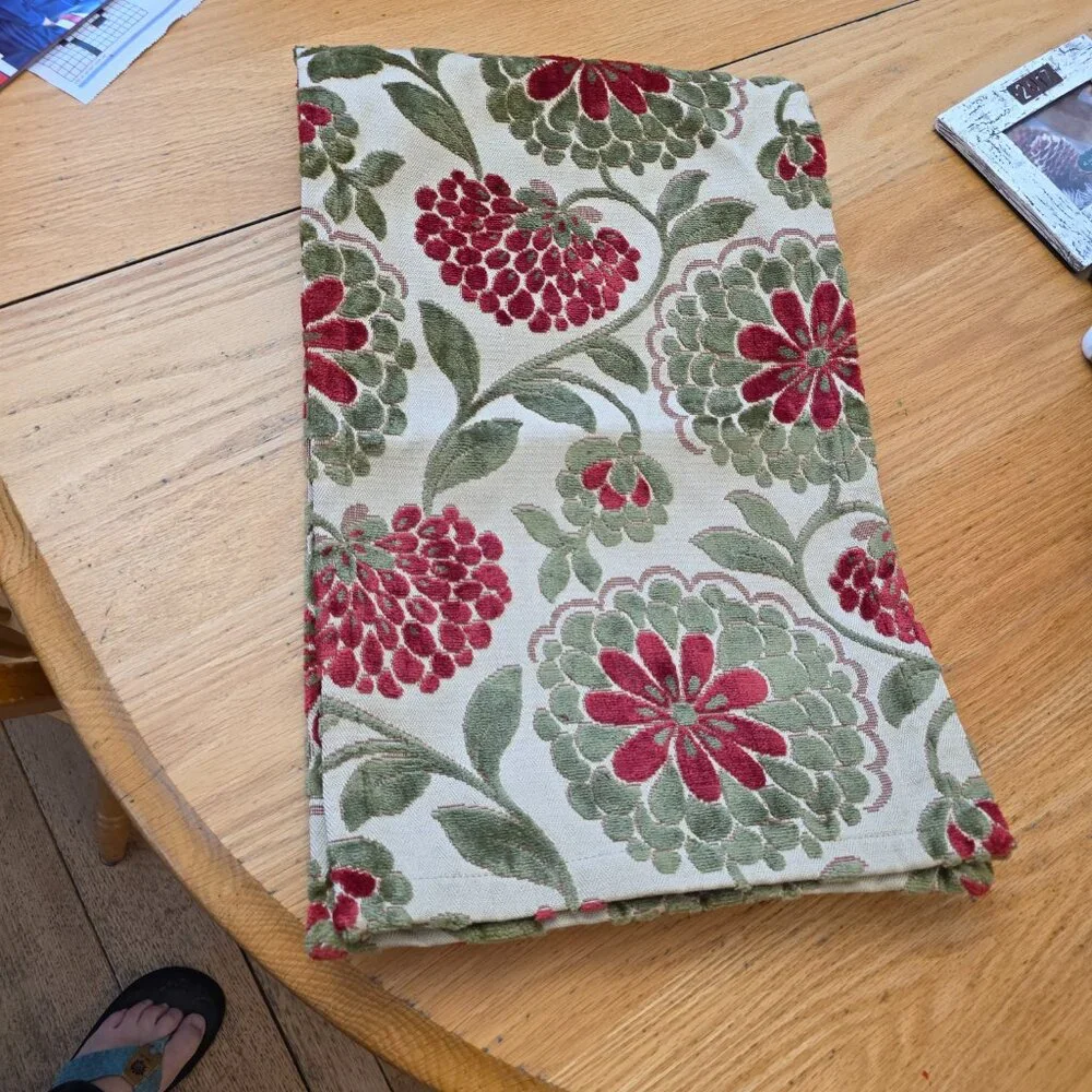 Vintage Crate & Barrel Jacquard Ophelia Table Runner 14 x 90